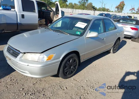 2000 Toyota Camry Le from USA, damaged, VIN 4T1BG22K0YU628123